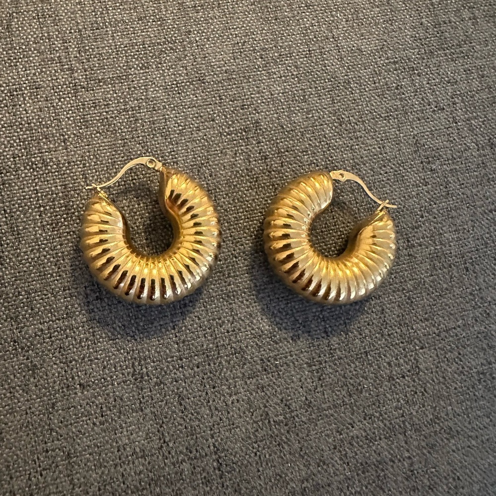 Gold vintage earrings